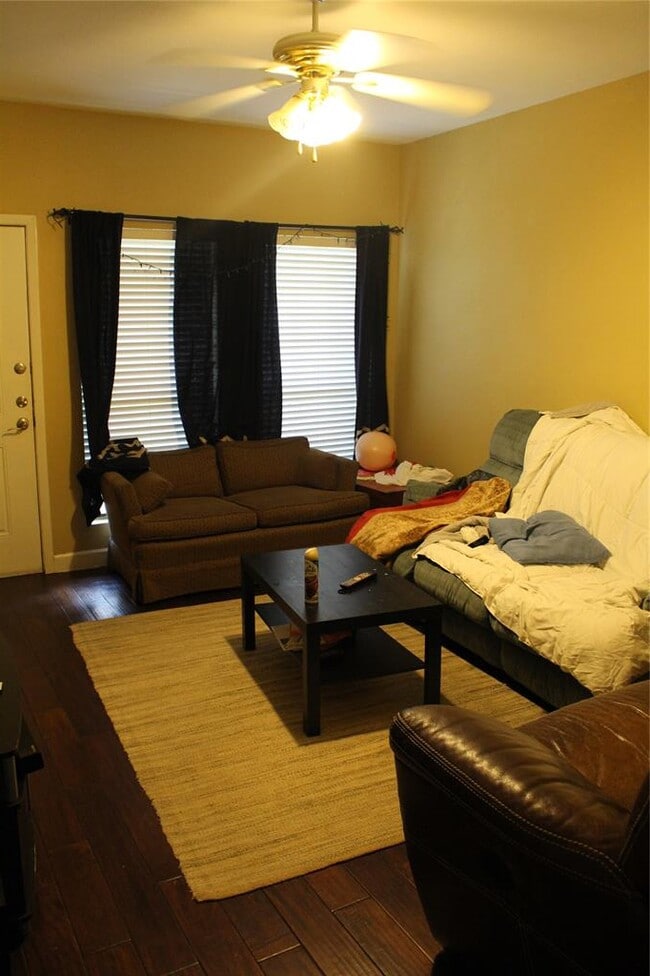 Building Photo - 2801 Rio Grande St