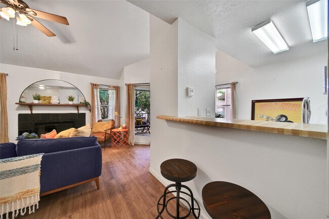 Building Photo - 2021 Spenwick Dr