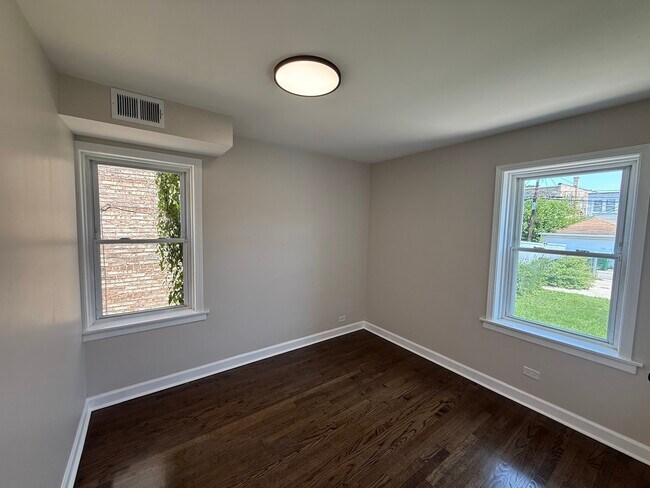 Building Photo - 1637 Elmwood Ave
