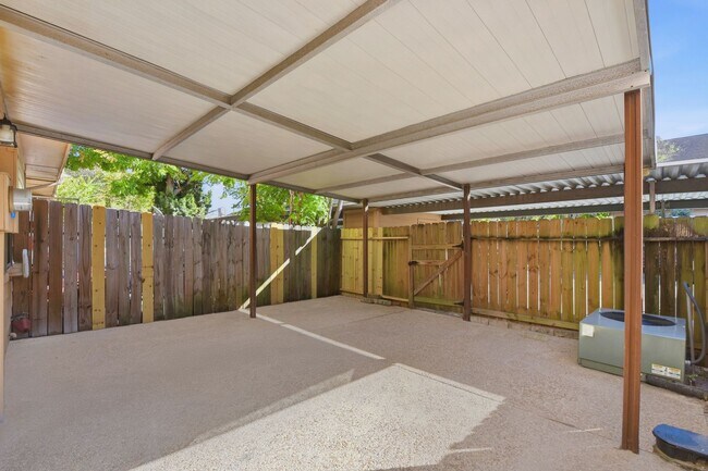 Building Photo - Come see this charming 2-story condo featuring 2 bedrooms and 2.5 bathrooms!