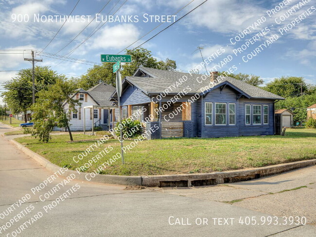 Building Photo - 900 NW Eubanks St