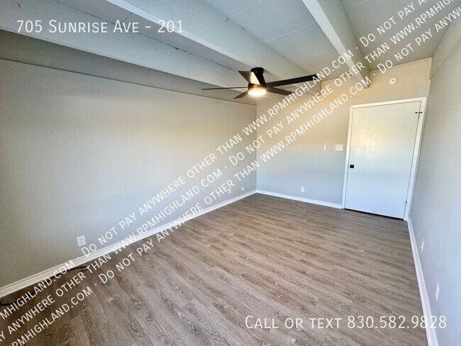 Building Photo - 705 Sunrise Ave