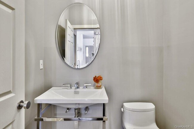 Building Photo - 8 Caruso Pl