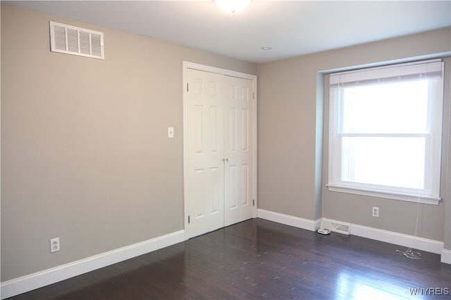 Building Photo - 32 Bernhardt Dr