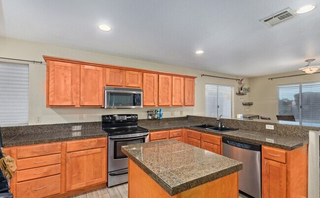 Building Photo - 3 BR 2.5 BA Glendale
