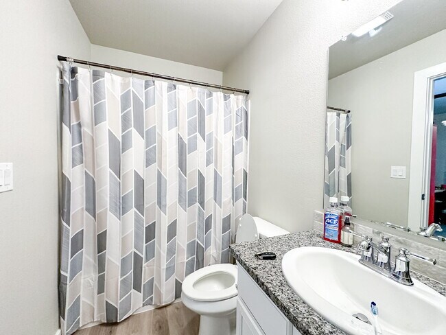 Building Photo - 3/2/1 in Upland Crossing!