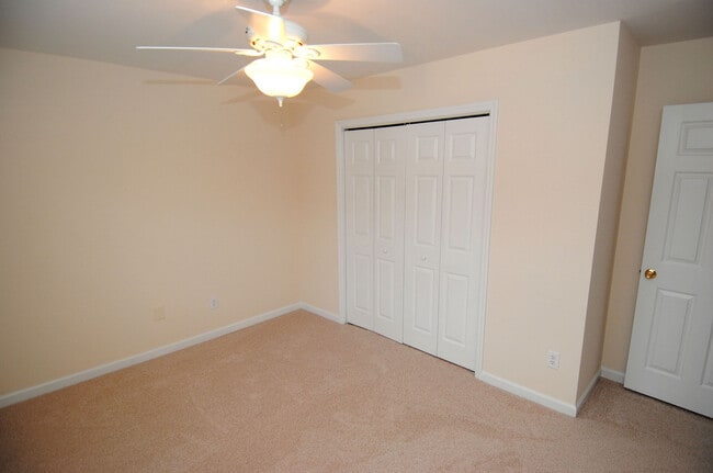 Building Photo - HEATHFIELD HALL- 3BD/2BA Townhome