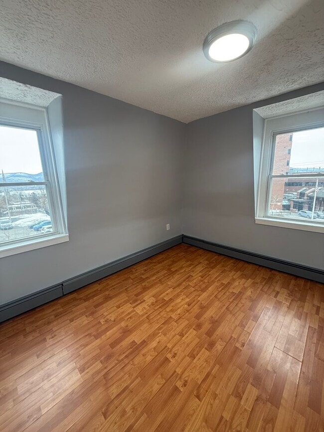 Building Photo - 104 Dubois St