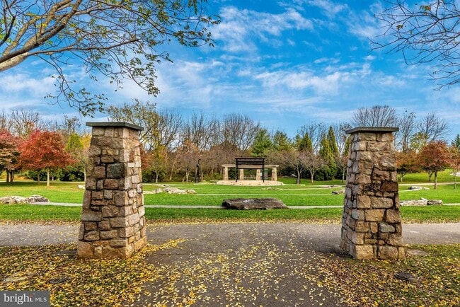 Building Photo - 703 Mountainview Dr