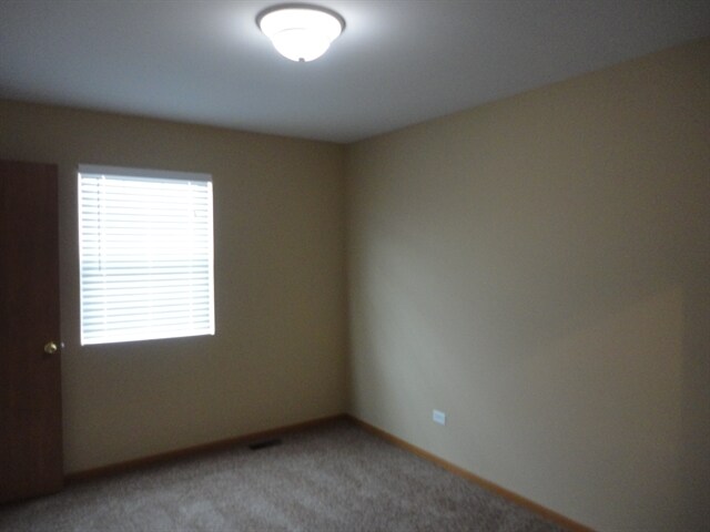 Building Photo - 609 Circle Dr