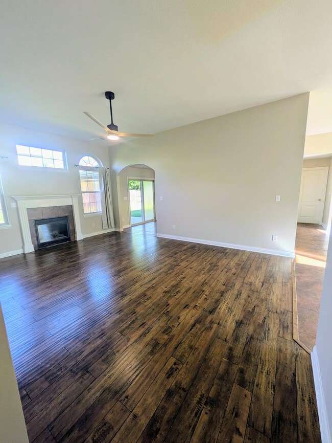 Building Photo - 2601 Quartz Ln