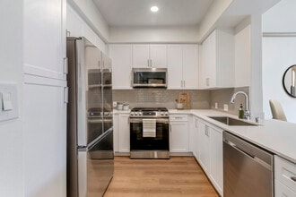 Building Photo - Avalon Thousand Oaks Plaza