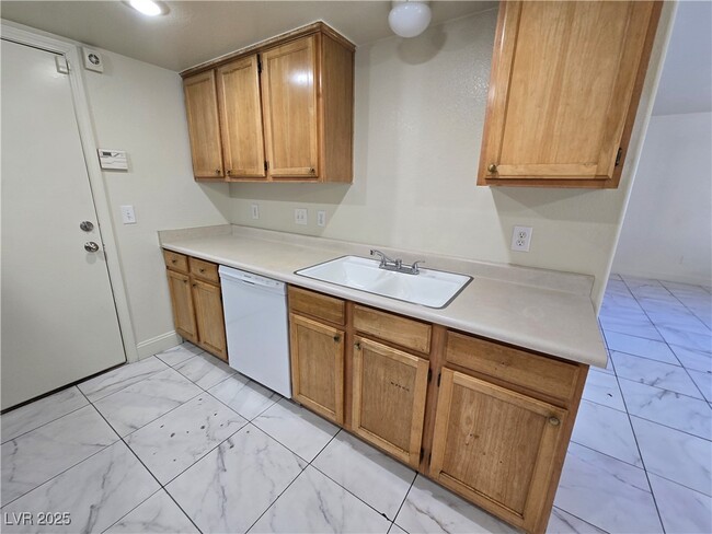 Building Photo - 9617 Pine River Ln