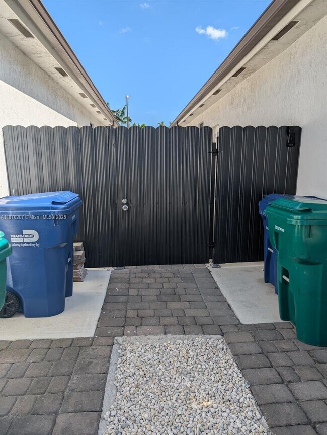 Building Photo - 14656 SW 23rd Ter