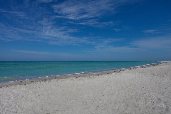 Building Photo - 1930 Harbourside Dr