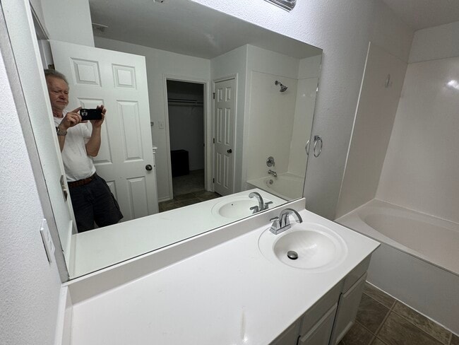 Building Photo - 3618 Wolf Dr