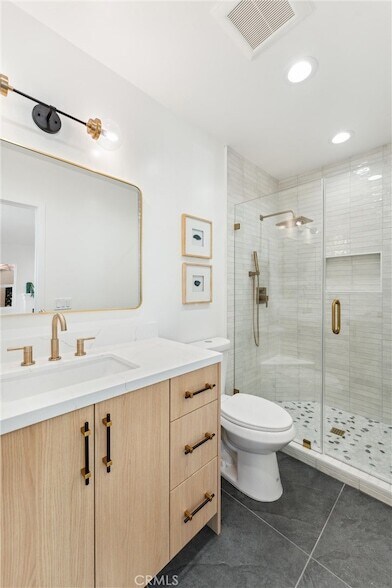 Building Photo - 3945 S Norton Ave