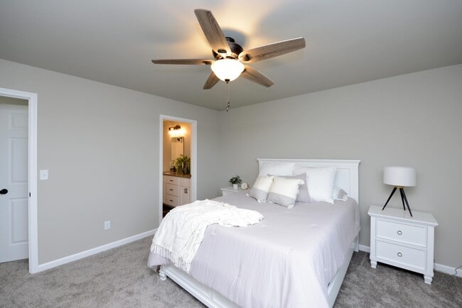 Building Photo - 824 United Dr