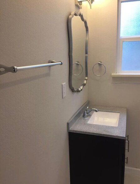 Building Photo - 1920 Xanthia St