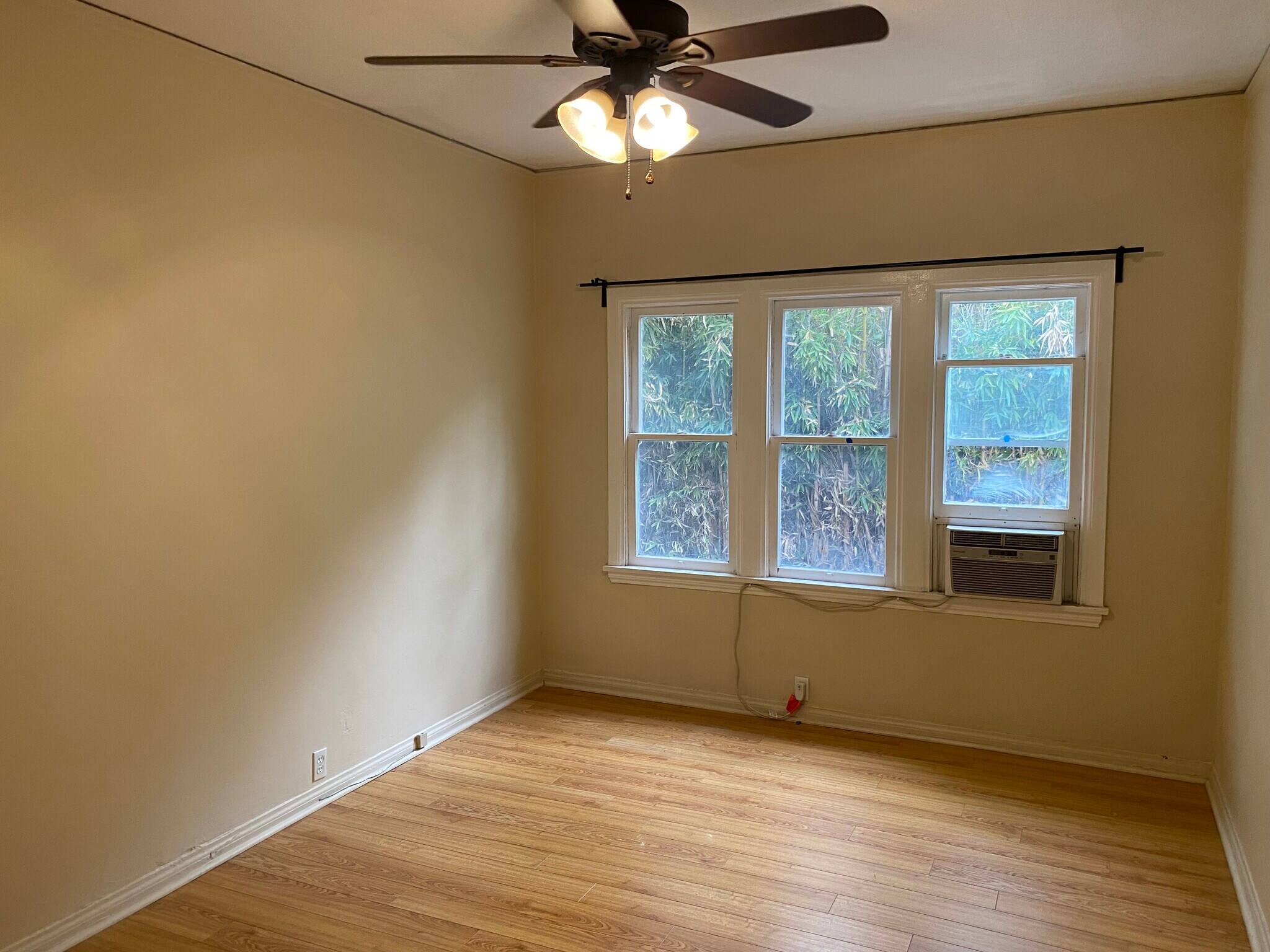 Building Photo - 1160 N Raymond Ave