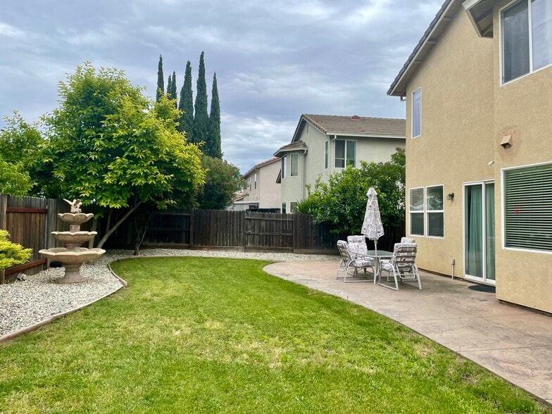 Building Photo - 9525 River Rose Way