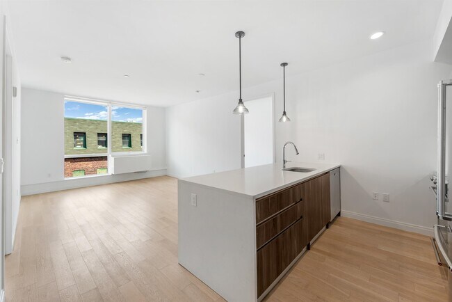 Building Photo - 255 Brunswick St