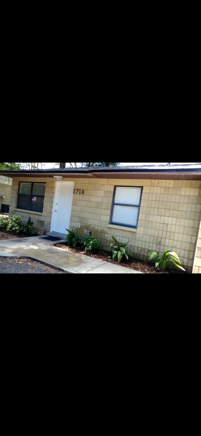 Building Photo - 1714 SW 68th Terrace