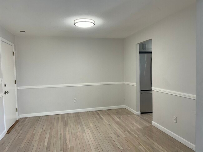 Building Photo - 380A Great Rd