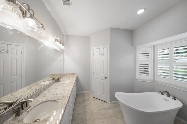 Building Photo - 1116 River Ct