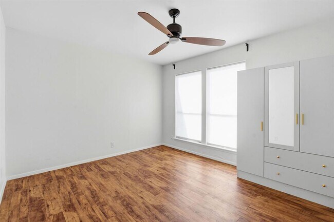 Building Photo - 2106 Lamplight Village Cir