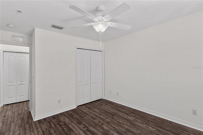 Building Photo - 819 Fairwaycove Ln