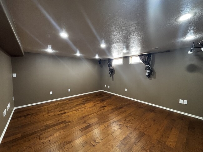 Building Photo - 157 N 400 W