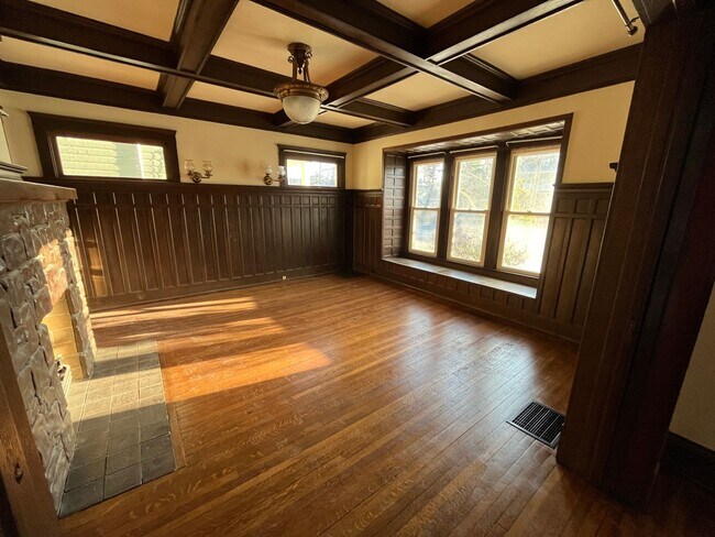 Building Photo - 896-900 Grove Street