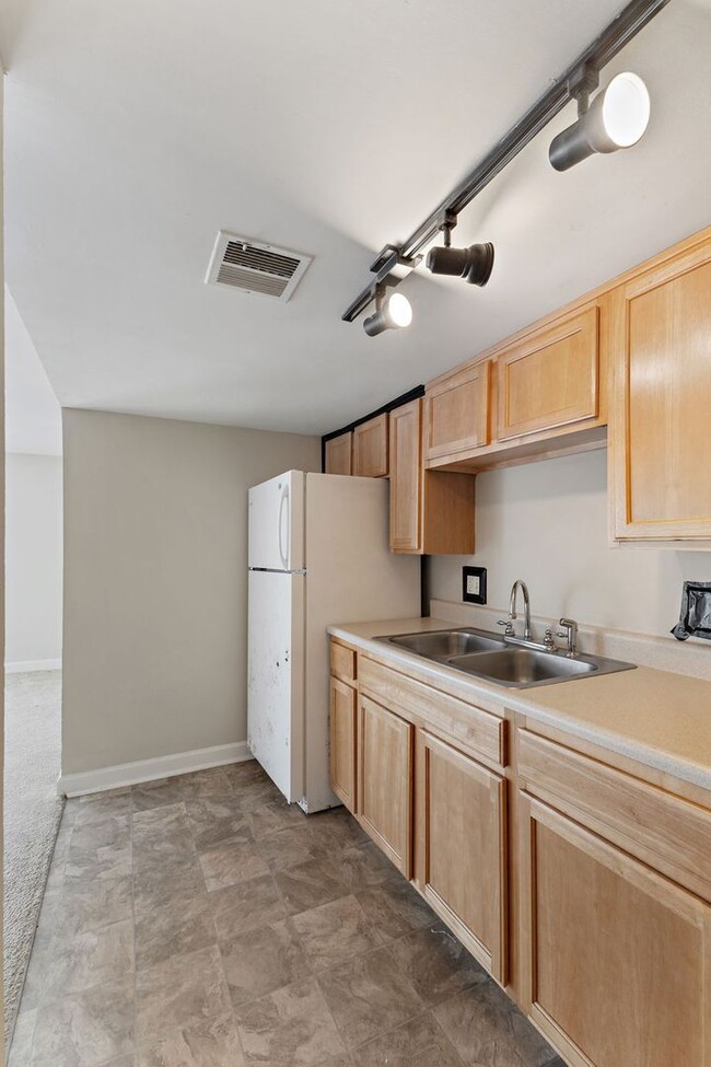 Building Photo - 3606 Balsam Ave