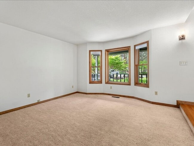 Building Photo - Stunning Custom Home 4 Bedroom in the Gated Mountain High Golf Community!