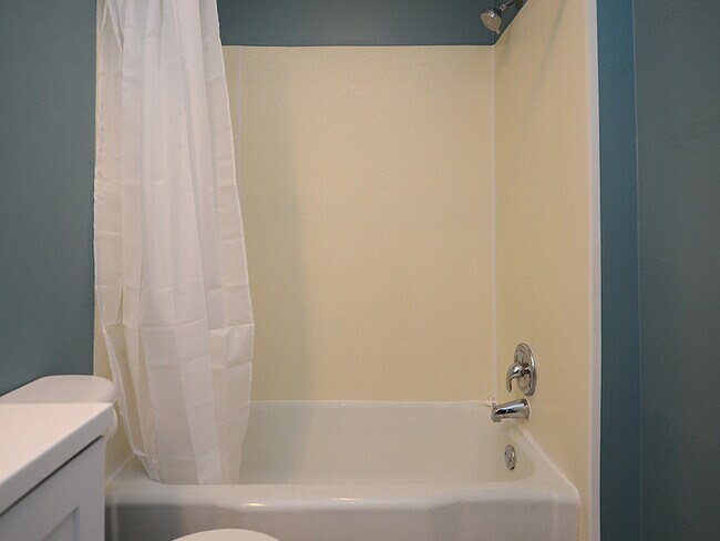 Building Photo - 26 S 6th St