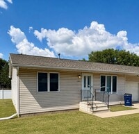 Building Photo - 3 bedroom 2 bathroom