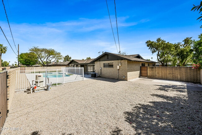 Building Photo - 530 E Fairmont Dr