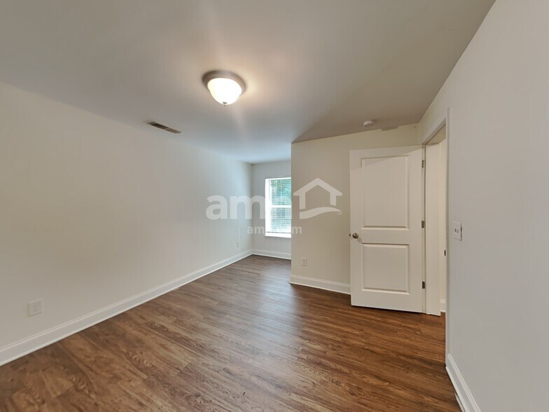 Building Photo - 112 Oscar Way
