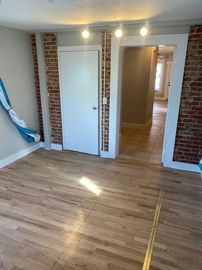 Building Photo - Cozy, charming 2 bedroom in Denver - Available June 1, 2026!