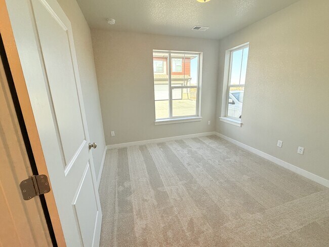 Building Photo - 938 Schlagel St