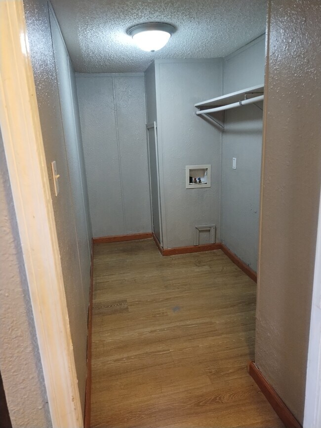 Building Photo - 354 Golden Dale Dr