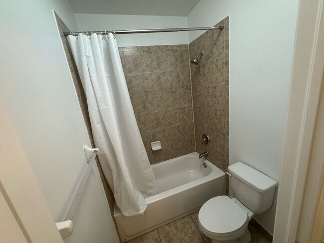 Building Photo - 1045 Villas LLC (1035 NE 10th Ave)