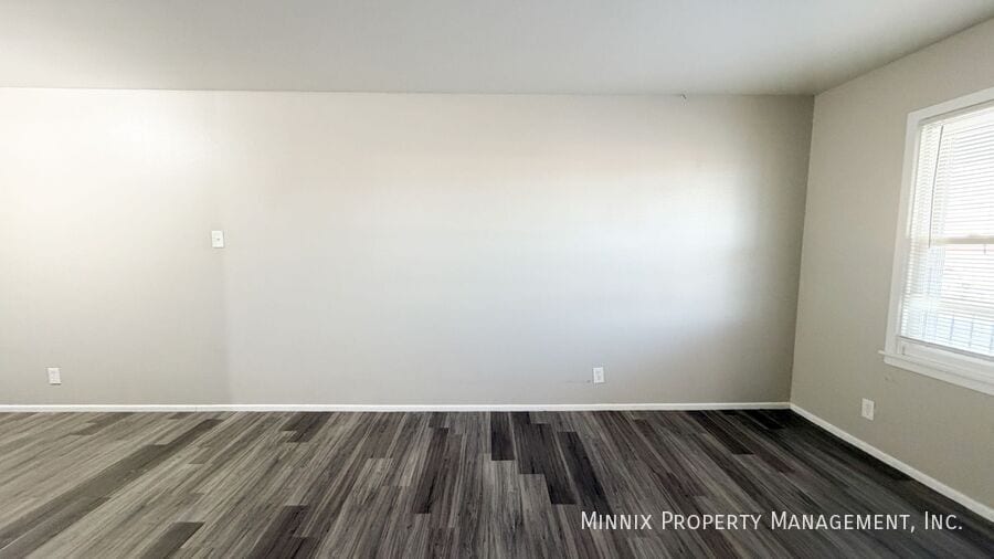 Building Photo - 2010 Ave. S