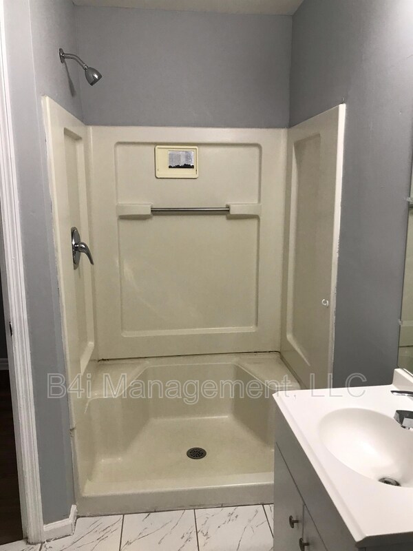 Building Photo - 4692 Beecher St