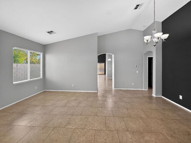 Building Photo - Single level, 4 bed 2 bath in Gilbert