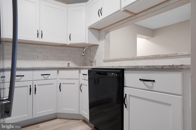 Building Photo - 4420 Aberdeen Dr