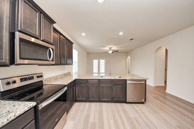 Building Photo - 305 Wayne County Dr