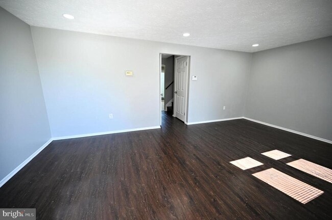 Building Photo - 2103 Tanglewood Dr