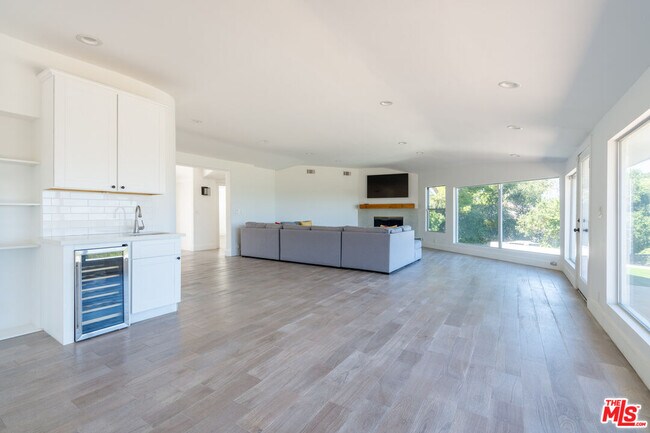 Building Photo - 5026 Medina Rd